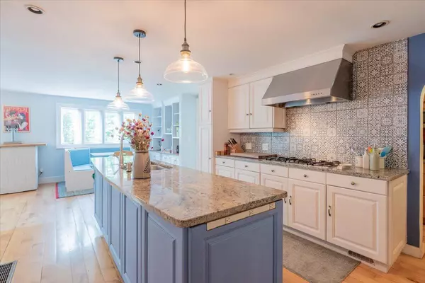 Damariscotta, ME 04543,13 Lilac Garden RD