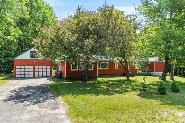 471 Oak ST, Oakland, ME 04963