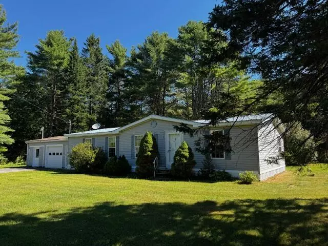 21 Brighton RD, Athens, ME 04912
