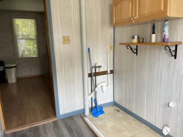 Winslow, ME 04901,406 Cushman RD