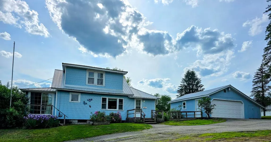 17 Lincoln ST, Brownville, ME 04414