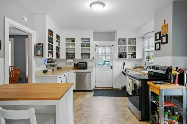 Lisbon, ME 04252,14 Maple ST