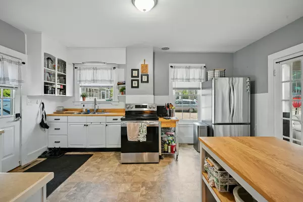 Lisbon, ME 04252,14 Maple ST