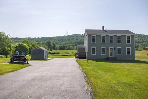 25 Ruby LN, Wales, ME 04280