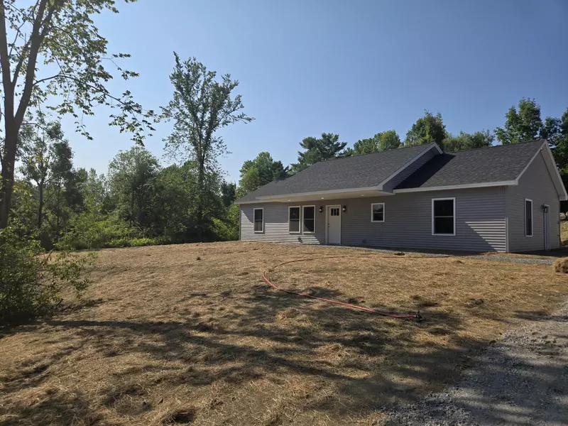 67 Sandy DR, Monmouth, ME 04259