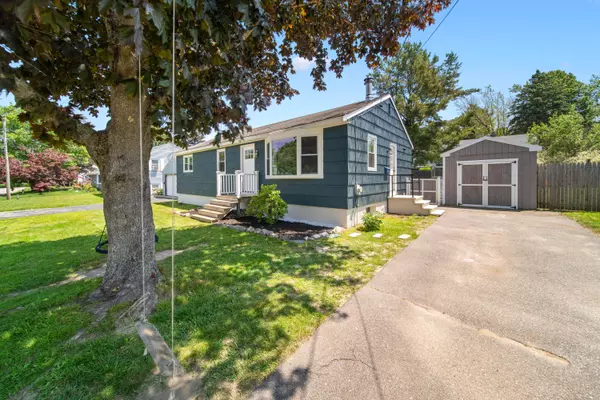 124 Cleveland CIR, South Portland, ME 04106