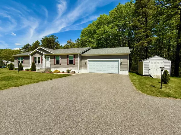 Alfred, ME 04002,1 Pine cone DR