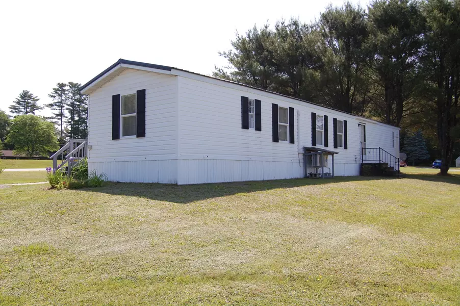 2 Purington AVE, Mechanic Falls, ME 04256