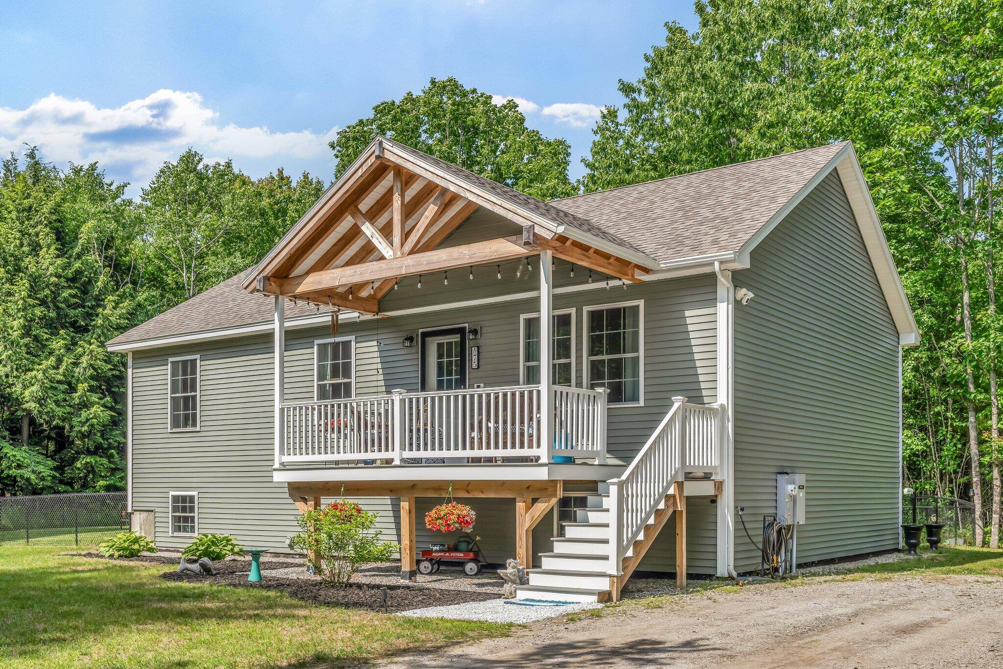 75 Stone Brooke DR, Mechanic Falls, ME 04256