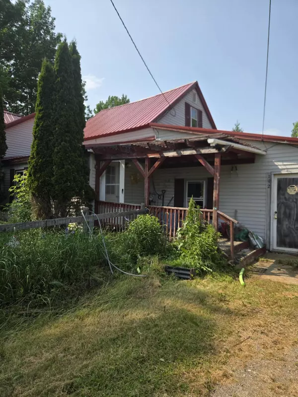 192 Old Bangor RD, Newport, ME 04953