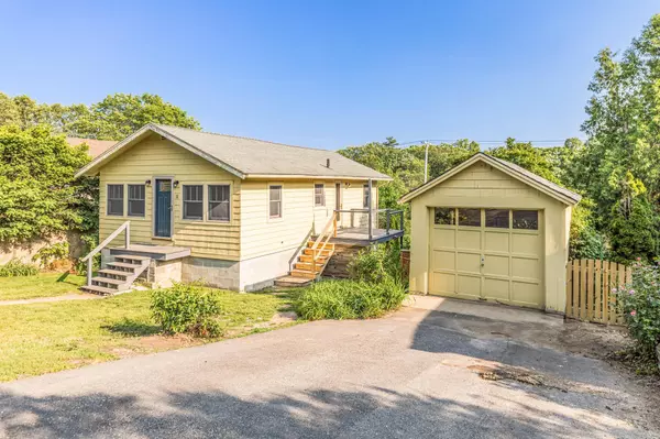 11 Bridge ST, Kittery, ME 03904