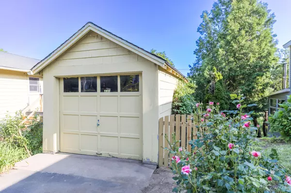 Kittery, ME 03904,11 Bridge ST