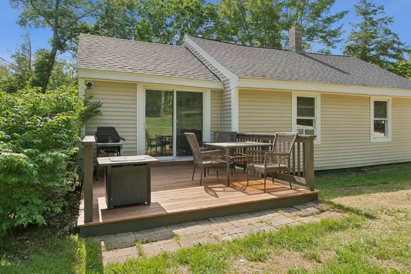 6 Village CIR, Shapleigh, ME 04076