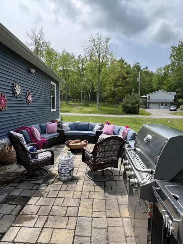 Calais, ME 04619,72 Cedar ST