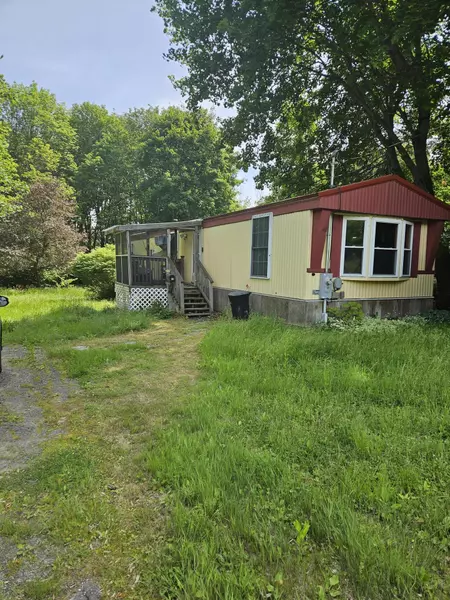 26 Gould AVE, Dexter, ME 04930