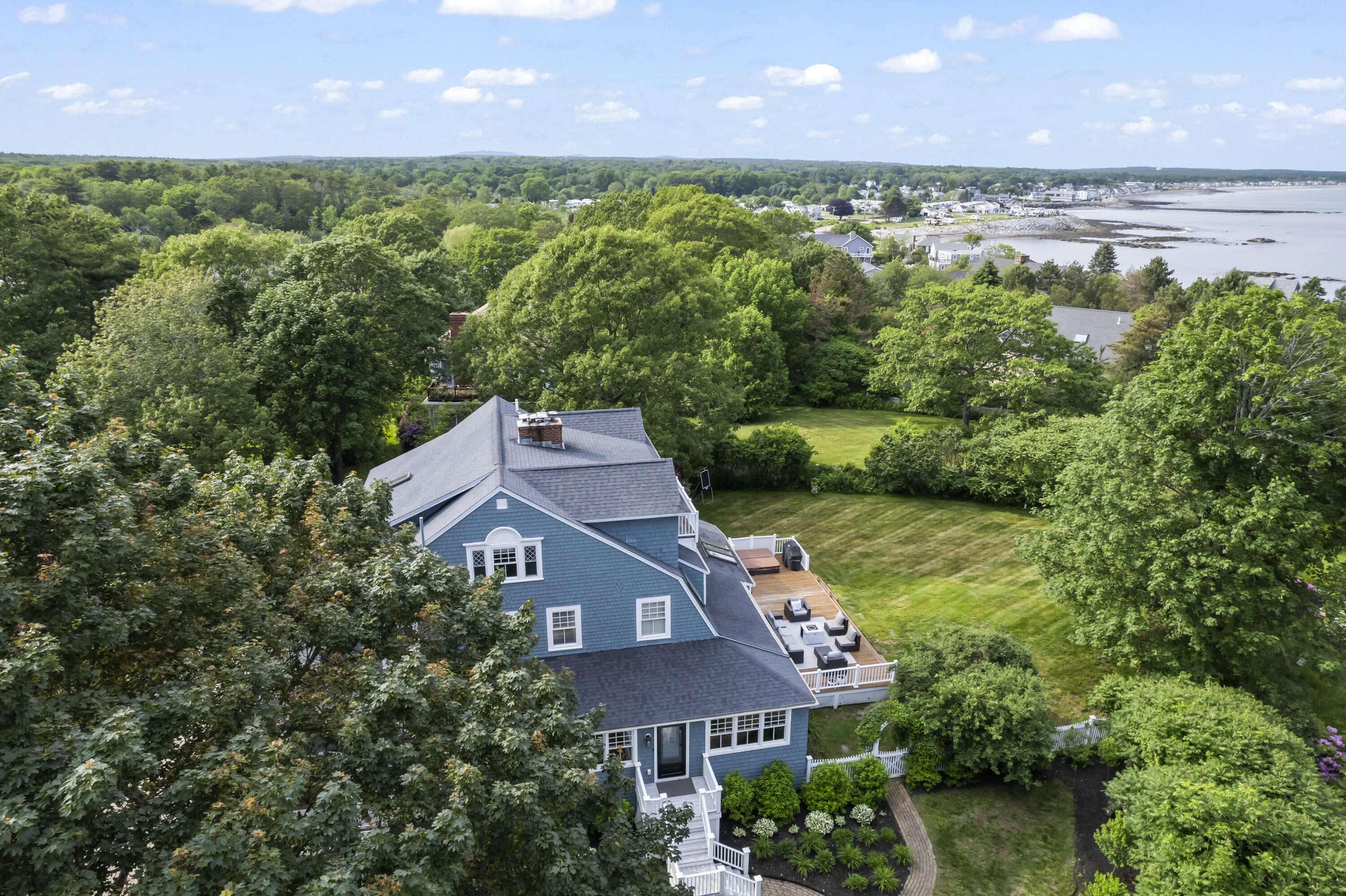 8 Roaring Rock RD, York, ME 03909