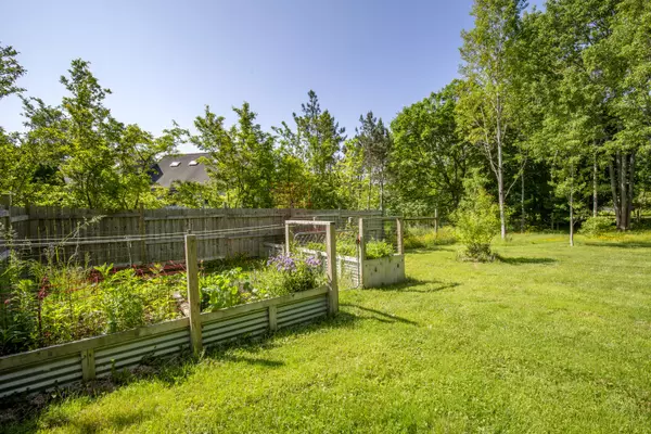 Camden, ME 04843,21 Eaton AVE