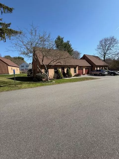 Portland, ME 04102,1 Coachlight LN #1C