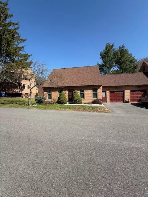 Portland, ME 04102,1 Coachlight LN #1C