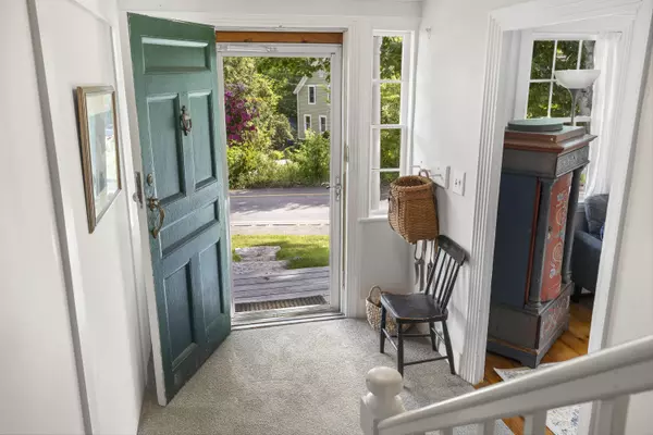 Nobleboro, ME 04555,19 Main ST