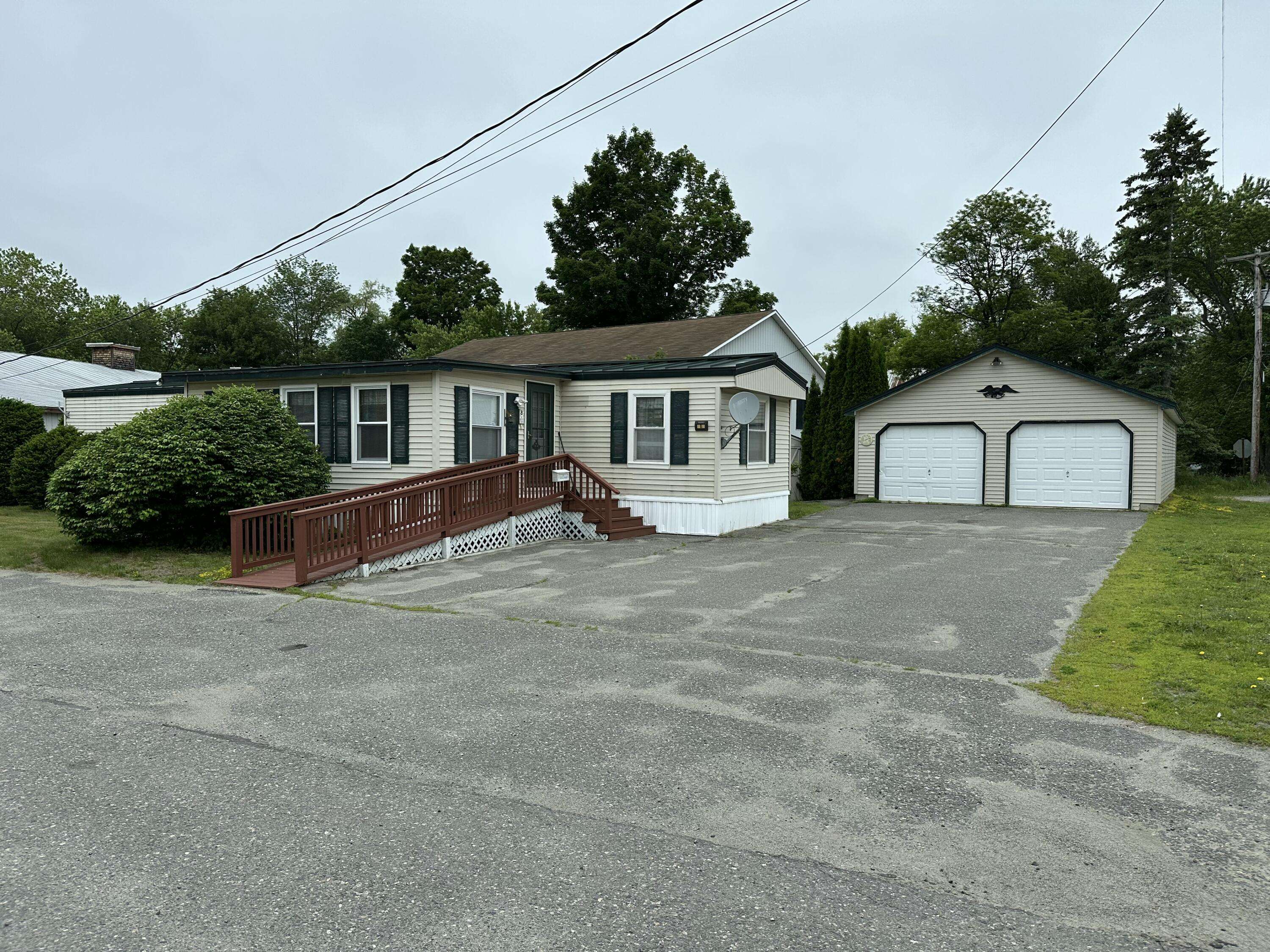 8 St James ST, Skowhegan, ME 04976