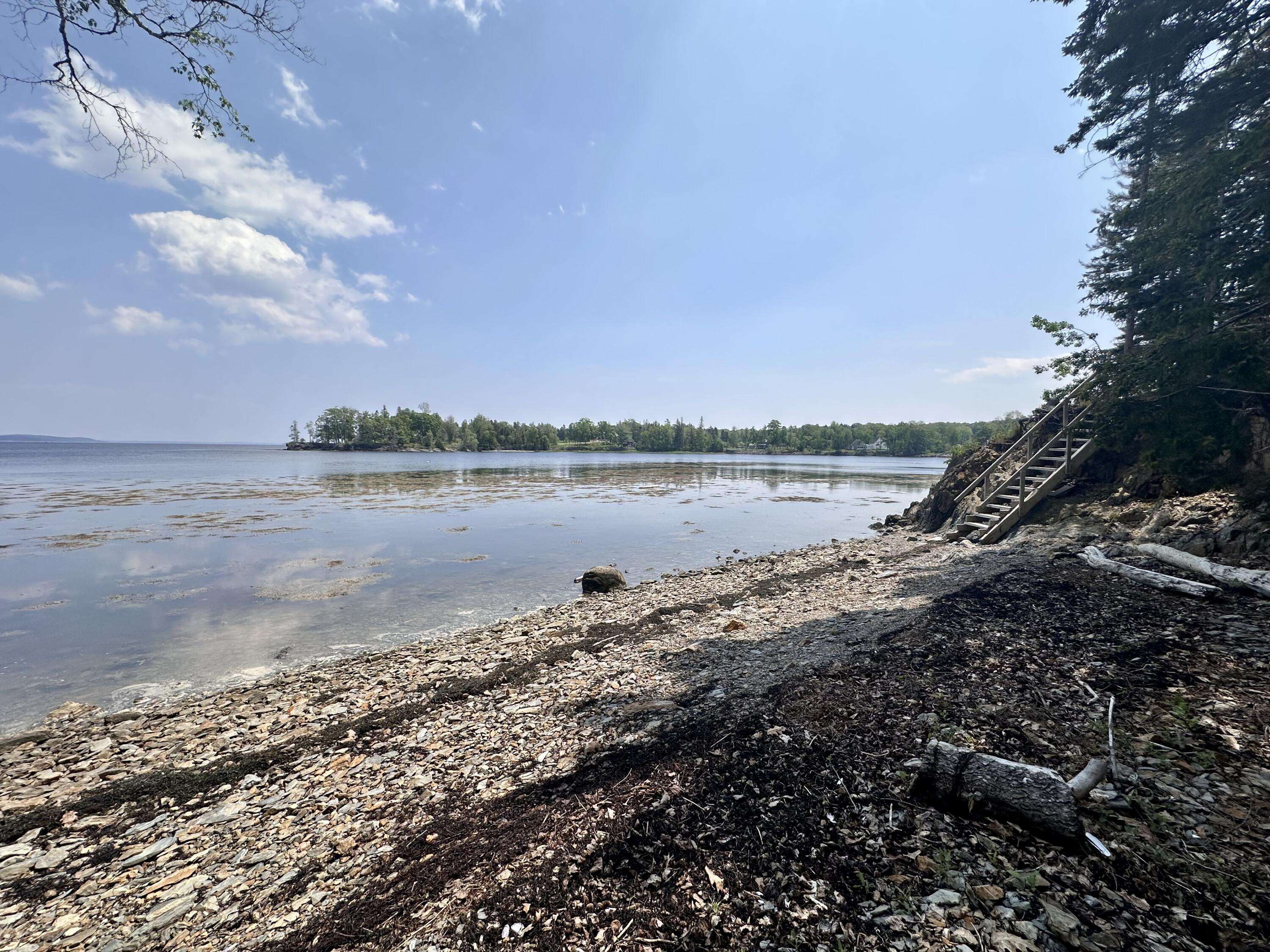 Islesboro, ME 04848,389 Main RD
