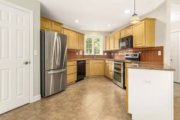 Scarborough, ME 04074,17 Lilac LN