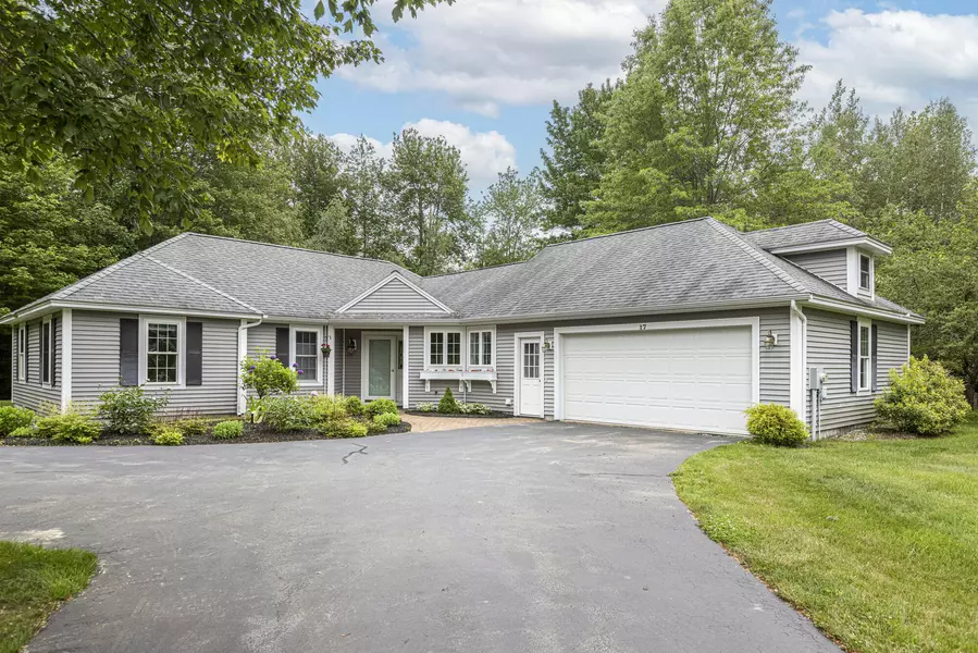17 Lilac LN, Scarborough, ME 04074