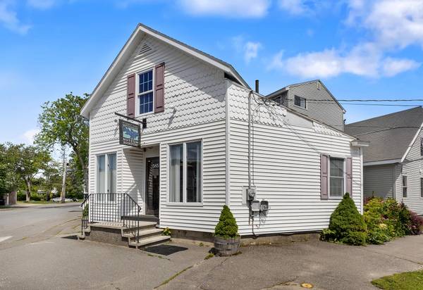 585 Hammond ST, Bangor, ME 04401