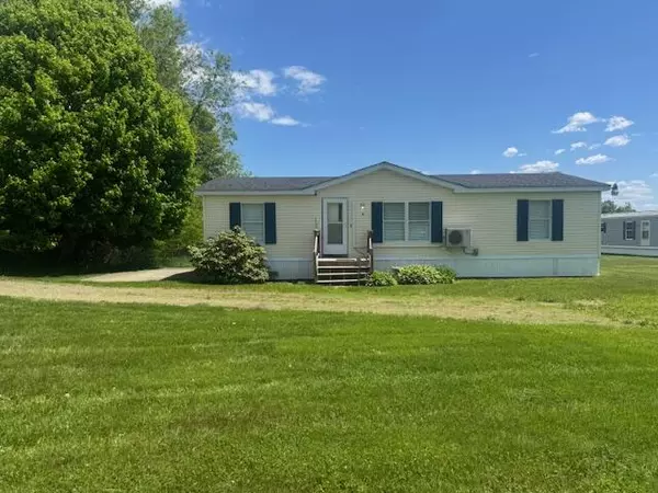 6 Mud Pond RD, Palmyra, ME 04965