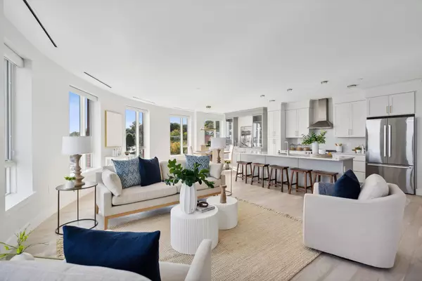 Portland, ME 04101,387 Commercial ST #527