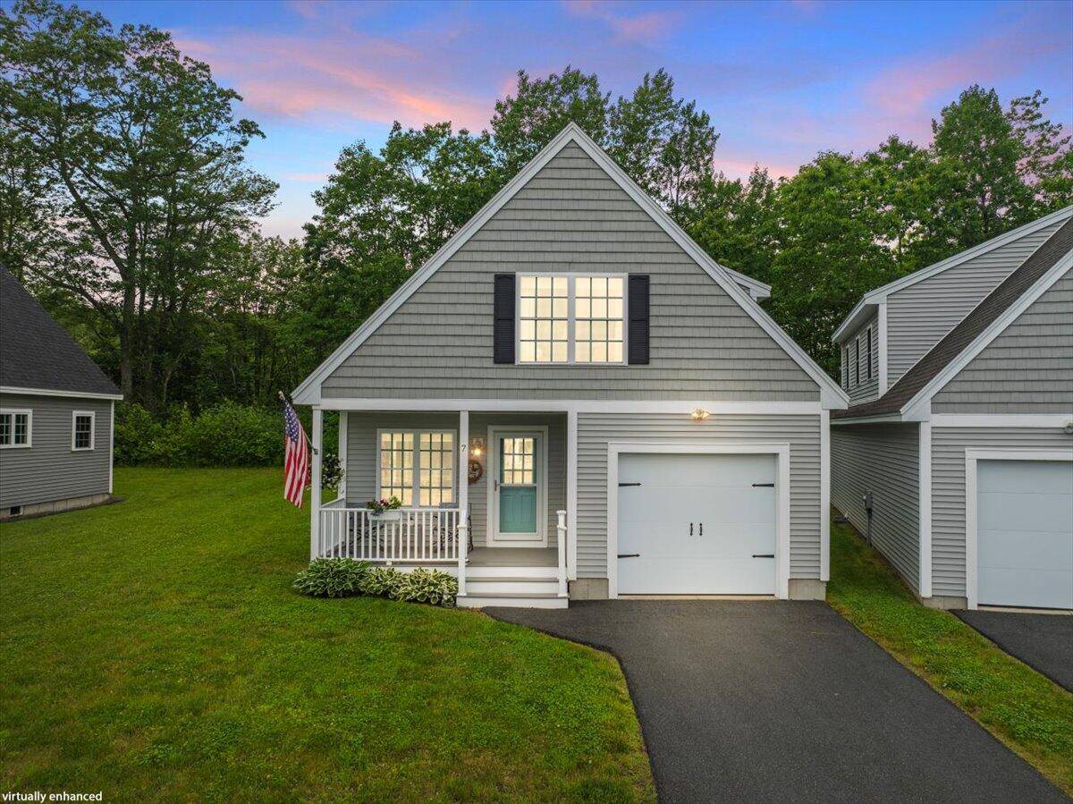 7 Coastal Woods DR #102, Kennebunk, ME 04043