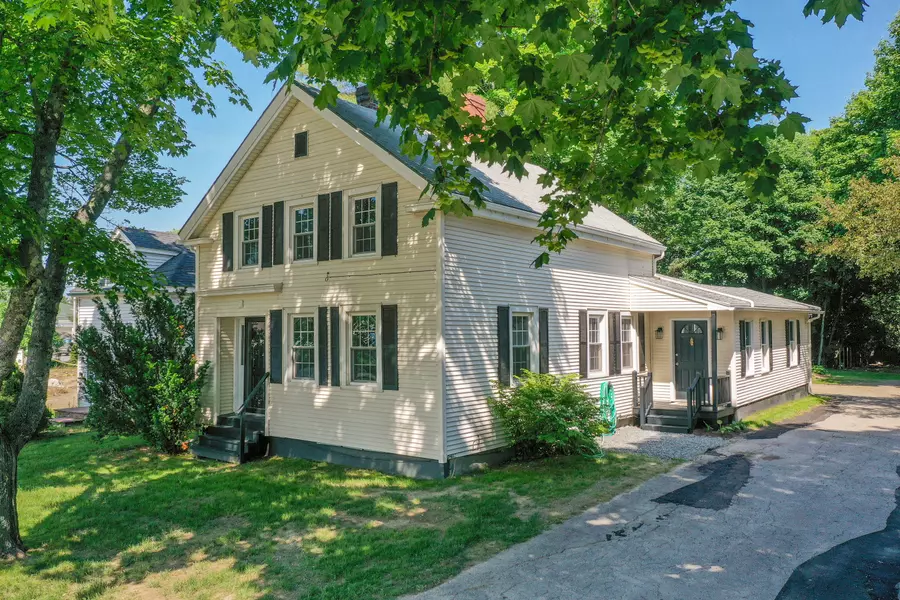 47 Main RD N, Hampden, ME 04444