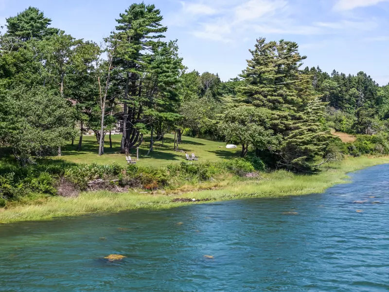 189 Basin Point RD, Harpswell, ME 04079