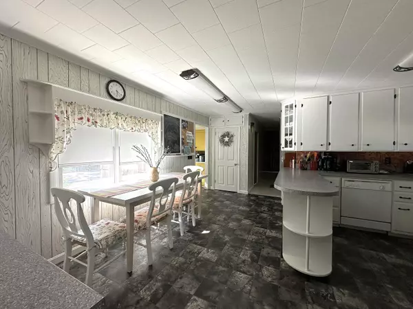 New Gloucester, ME 04260,89 McIntire RD