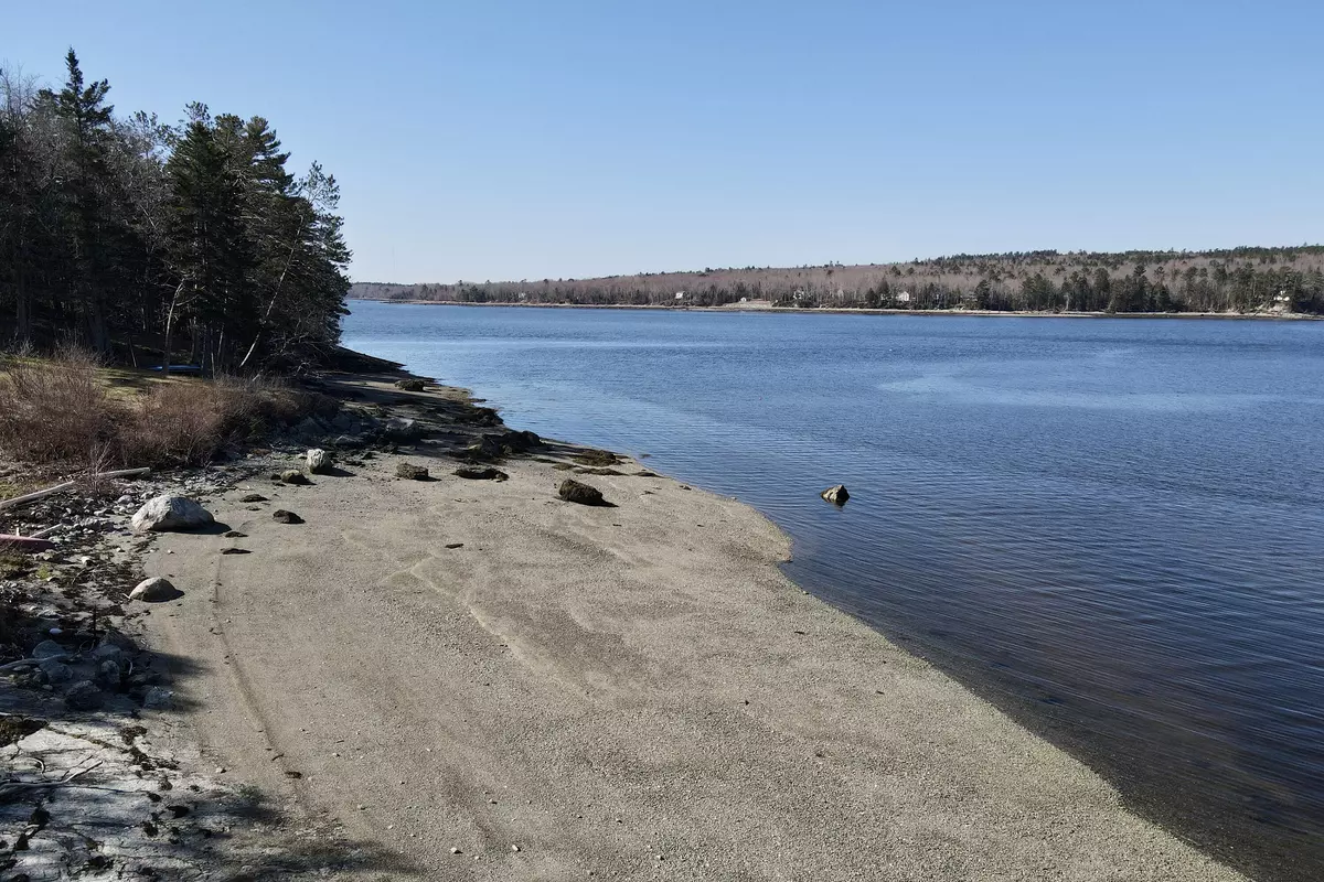 Surry, ME 04684,884 Surry RD