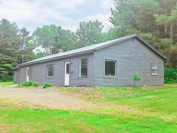 New Sharon, ME 04955,581 Mercer RD