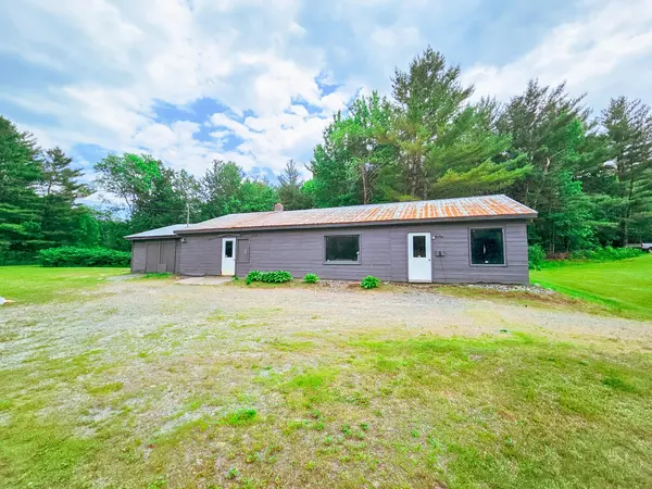 New Sharon, ME 04955,581 Mercer RD
