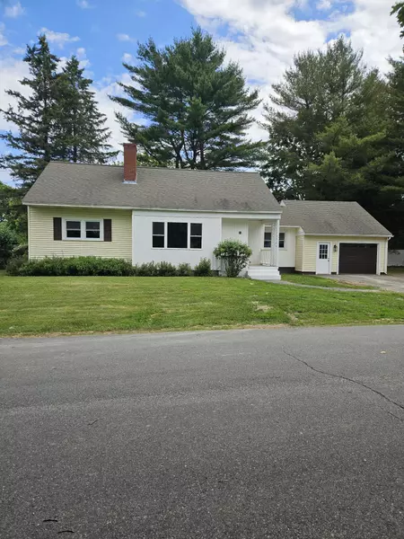 18 Westbrook TER, Hampden, ME 04444