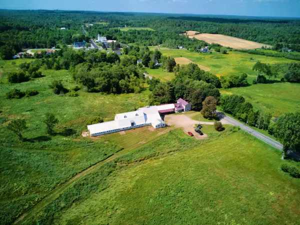 Bradford, ME 04410,394 Main RD