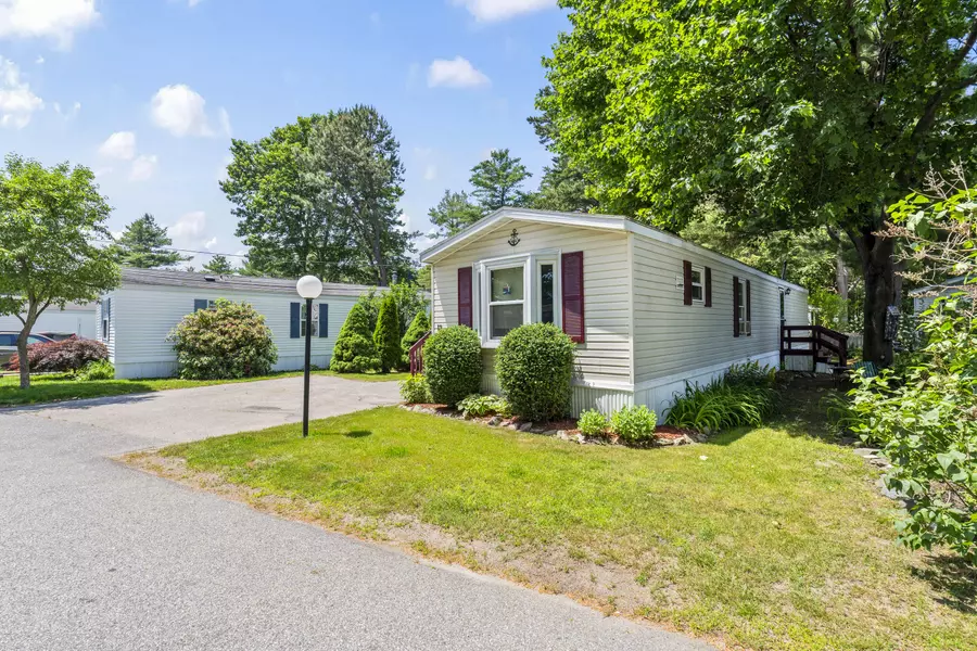 12 Goosefare DR, Old Orchard Beach, ME 04064
