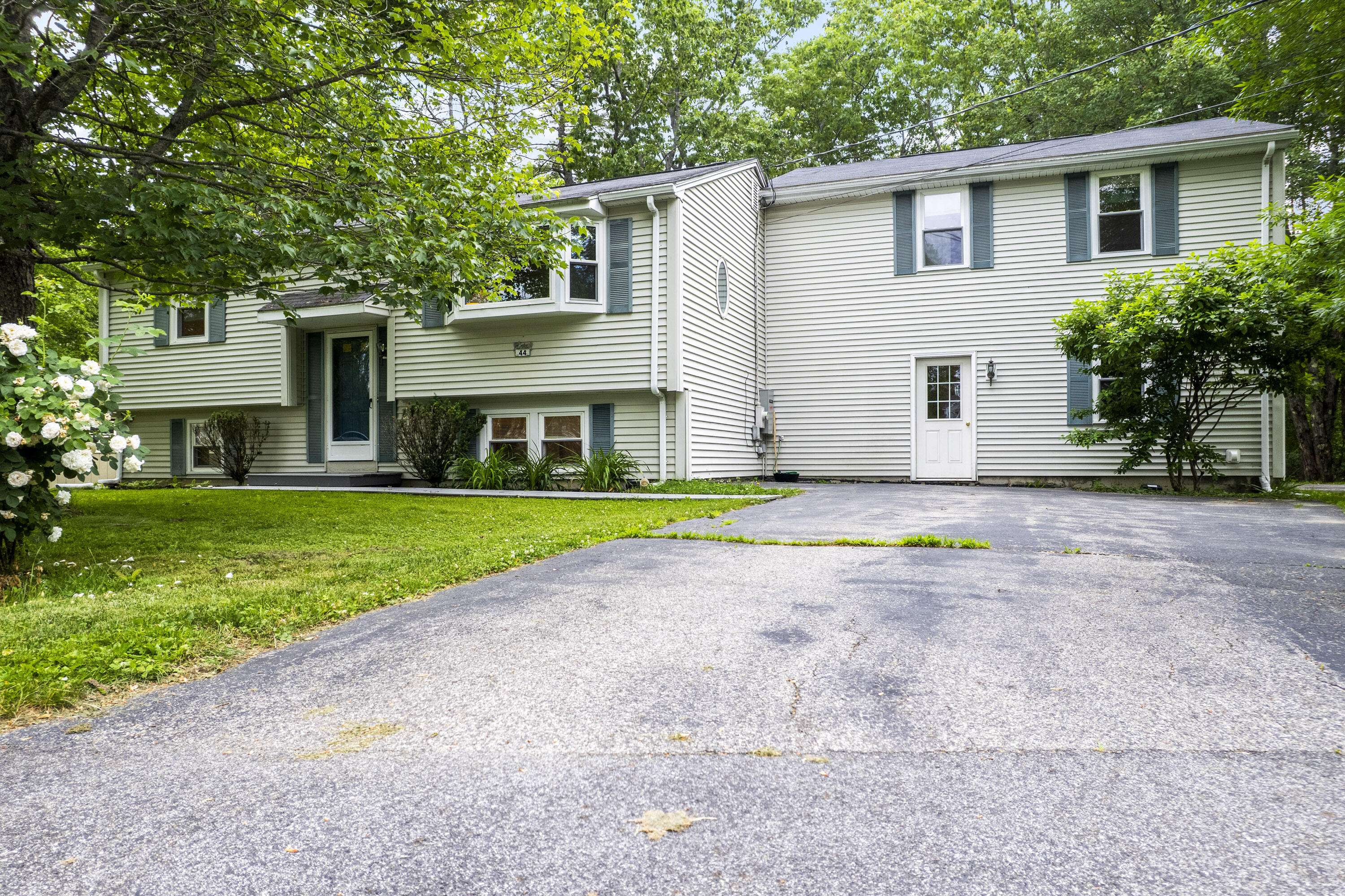 44 Ellen CIR, Yarmouth, ME 04096