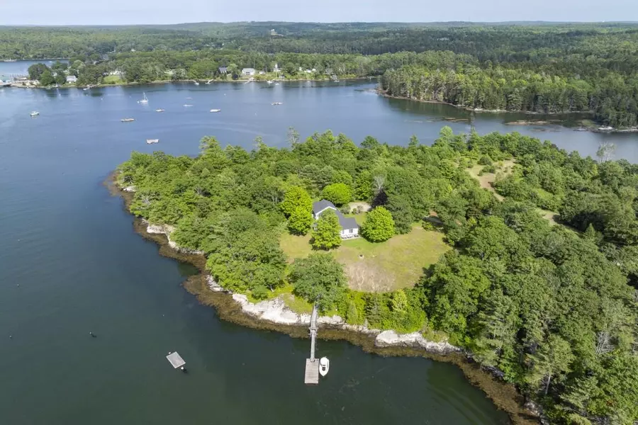 65 Tavenner RD, Boothbay, ME 04537