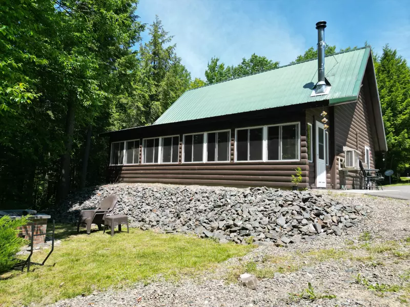 25 Loop RD, Chester, ME 04457