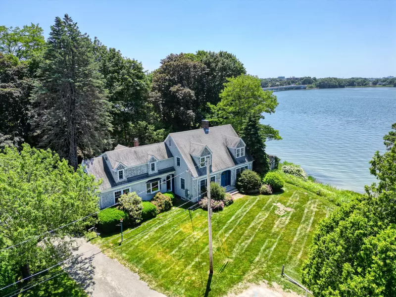 18 Fern AVE, Falmouth, ME 04105