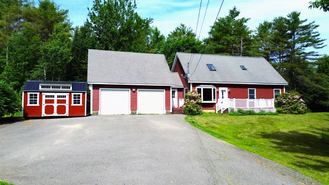27 Hodgdon RD, Levant, ME 04456