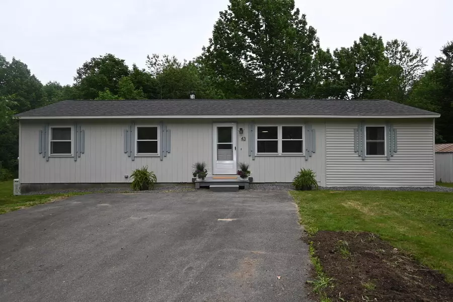 43 Nelson RD, Pittston, ME 04345