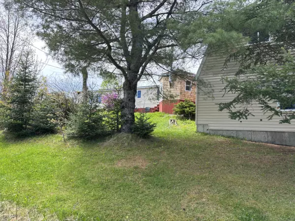 Winterport, ME 04496,250 Lebanon RD