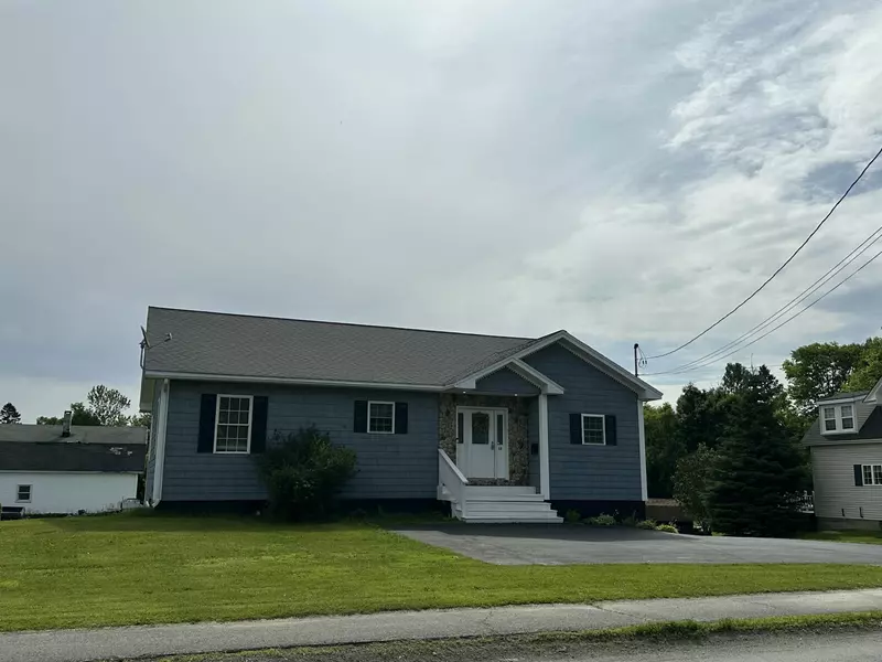 16 South ST, Houlton, ME 04730
