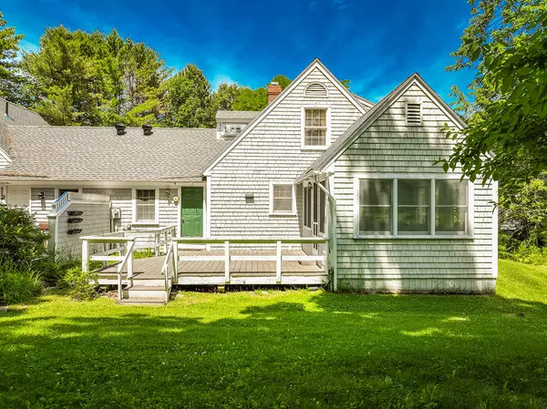 3 Curtis AVE, Camden, ME 04843